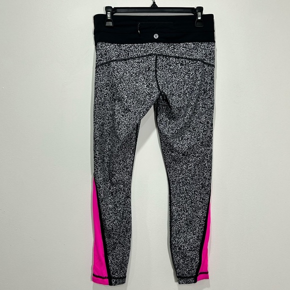 LULULEMON Pace Cropped Tight/Leggings in Static White Black/Raspberry Size 6 - Picture 3 of 6